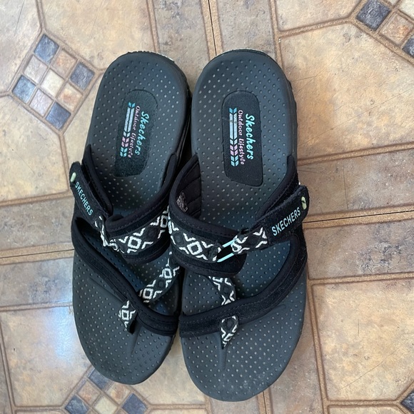 Skechers Black and White Sandals - Picture 2 of 4